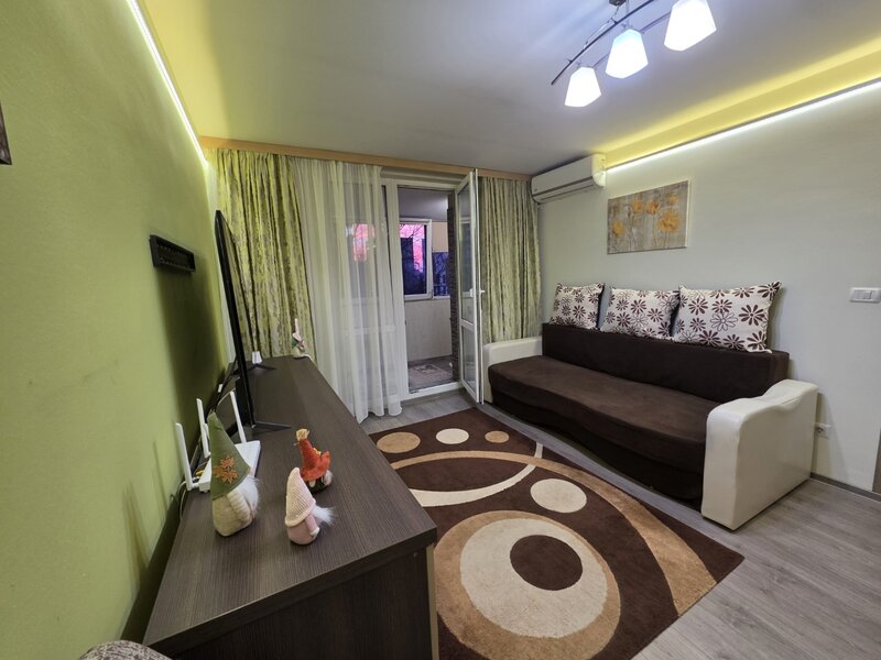 Titan, 5 minute metrou Costin Georgian, pe strada Budacu, bloc 4 etaje