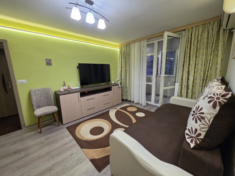 Titan, 5 minute metrou Costin Georgian, pe strada Budacu, bloc 4 etaje